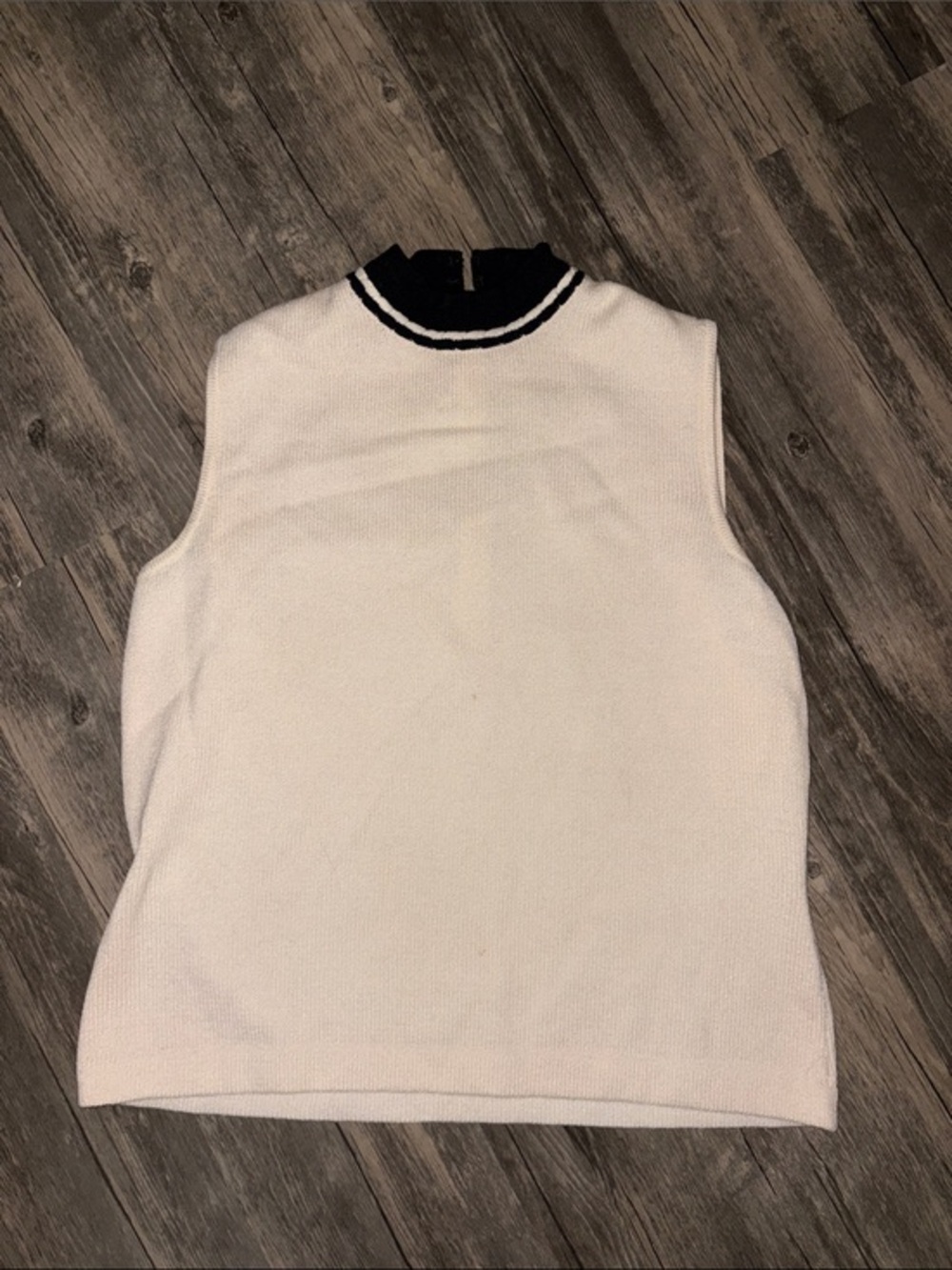 90s St. John woman’s summer blouse - small 
Old money style
